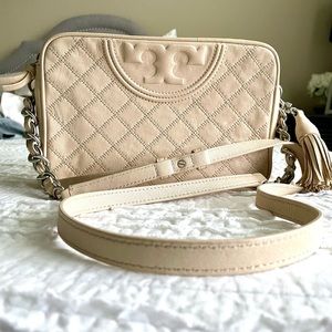 Tory Burch Fleming Medium Leather Camera Bag in cream. Cross-body shoulder bag.